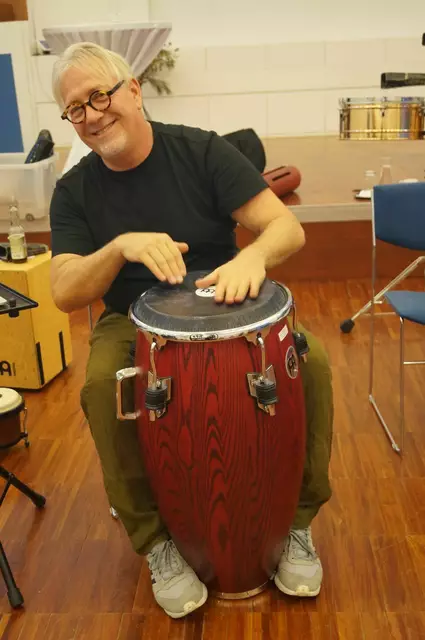 Herwig Stieger gilt als erfahrener Perkussionist und musikalischer Weltenbummler.