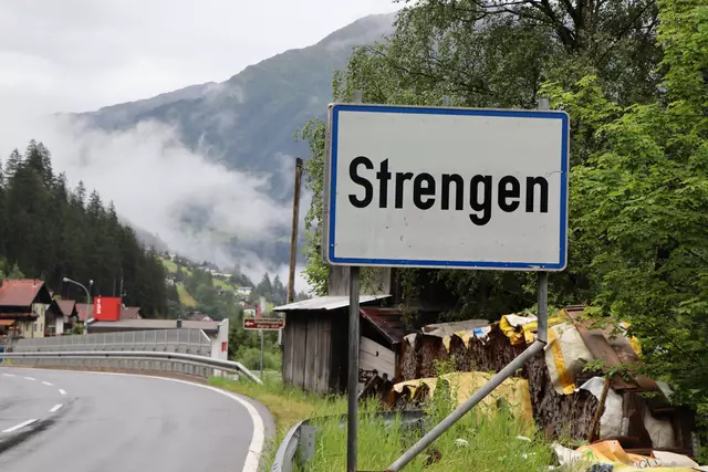 Die Freiwillige Feuerwehr Strengen und die Feuerwehr Landeck halfen bei der Bergung eines verletzten Arbeiters. | Foto: Othmar Kolp