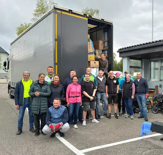 Der Lkw wurde bis zum Rand mit verschiedenen Spenden befüllt. | Foto: Marktgemeinde Frankenburg