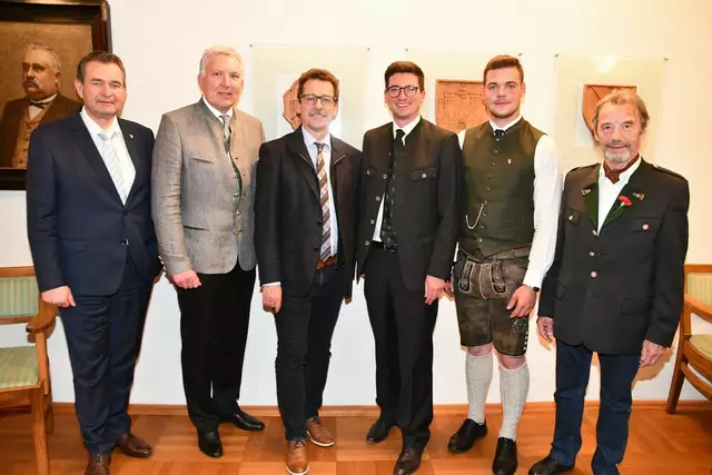 Der Vorstand in der Stadtgemeinde Murau, v.l. Franz Mayrhofer, Bgm. Thomas Kalcher, BH Peter Plöbst, Martin Moser, Markus Schurl und Vinzenz Müller. | Foto: Anita Galler