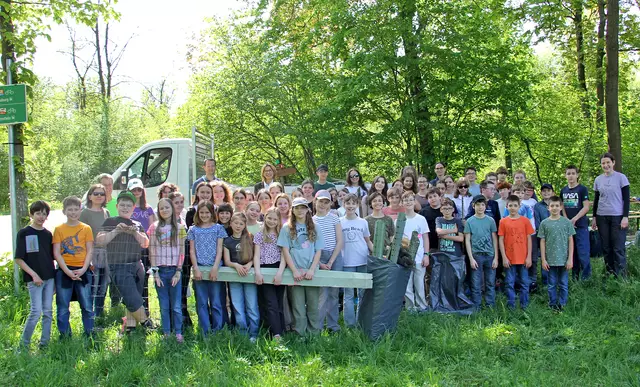 Die Schülerinnen des BRG Stockerau halfen tatkräftig. | Foto: Stadtgemeinde Stockerau/Klug