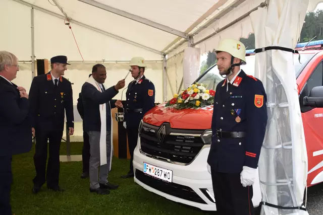 Segnung des neuen MTF der Freiwilligen Feuerwehr Hart