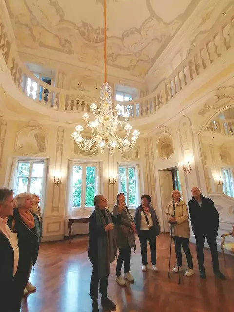 Kulturfahrt zu "Kunst der Meister": 1. Station: Villa Pace - Bewunderung ob der Luster aus Muranoglas!