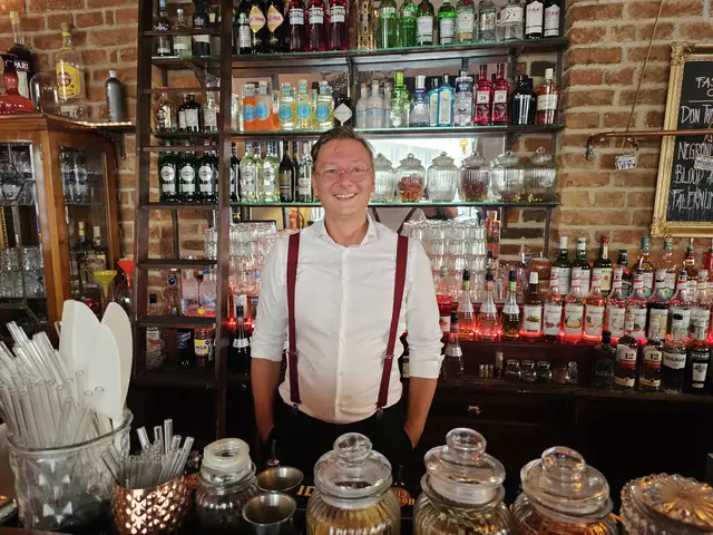 Sebastian Latin ist einer der Inhaber der Grande Cocktailbar. | Foto: Tamara Winterthaler