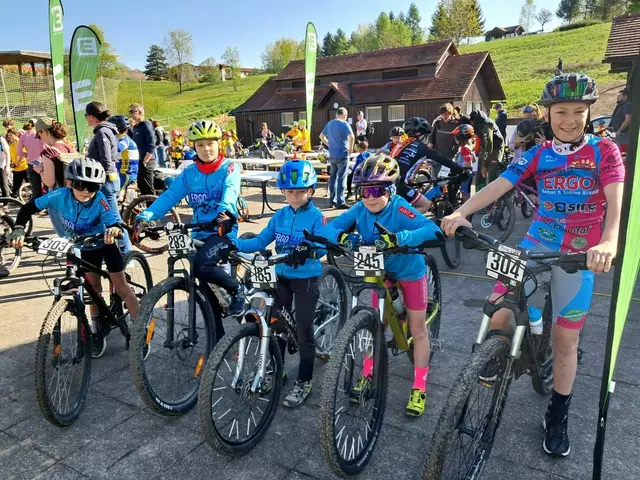 Diese sechs Schülerinnen und Schüler aus dem Bezirk Liezen nahmen an den Rad-Schulmeisterschaften in der Weststeiermark teil. | Foto: Verein Ergo School Race