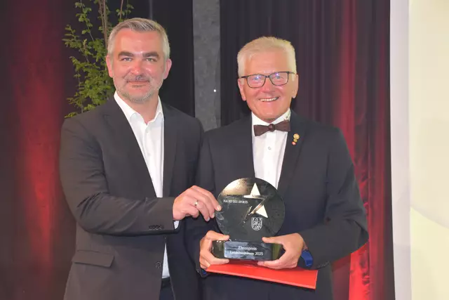 Heinrich Dorner mit Richard Schuh, der den "Ehrenpreis des Landeshauptmannes" erhielt. | Foto: Michael Strini