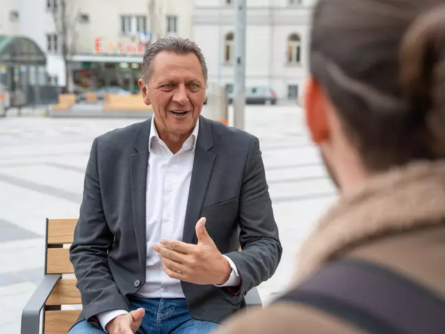 Thomas Steinhart (SPÖ) konnte den Bezirksvorsteherposten erfolgreich verteidigen.  | Foto: Valentina Marinelic/MeinBezirk