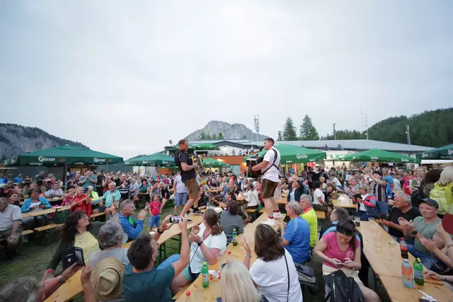 Das Almfest samt Nacht der Bergfeuer findet Ende Juni auf der Wurzeralm in Spital am Pyhrn statt. | Foto: Daniel Hinterramskogler