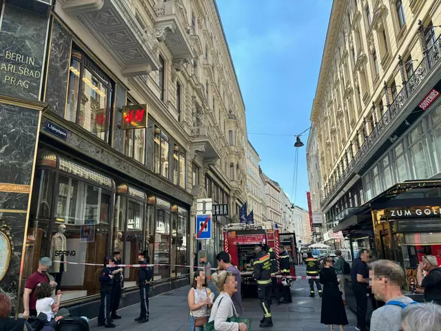 Bei schönstem Wetter sind die Wienerinnen und Wiener, aber auch die Gäste in der City unterwegs. Und treffen auf die Polizeiabsperrung. | Foto: MeinBezirk Wien