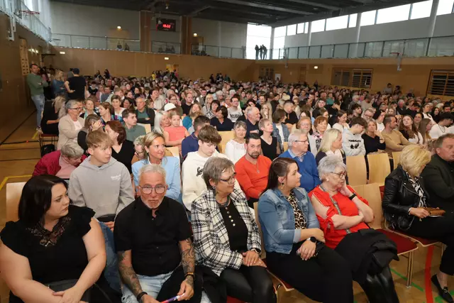 Volles Haus in der Ottersbachhalle | Foto: Schleich