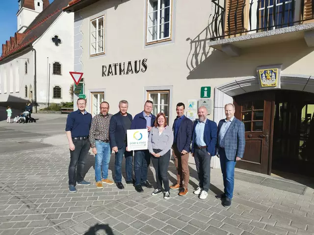 Die Kleinregion "Kleines Erlauftal" tagte in Gresten: Regionalberater Clemens Griessenberger (l.) und Natalie Stöger-Reiter vom PVZ in Purgstall (4.v.r.) mit den Bürgermeistern Friedrich Salzer aus Wolfpassing, Bürgermeister Harald Gnadenberger aus Gresten, Franz Sonnleitner aus Wang, Manfred Wieser aus Randegg, Reinhard Nosofsky aus Reinsberg und Erich Buxhofer aus Gresten-Land | Foto: Stefan Kaiser/NÖ Dorf- und Stadterneuerung