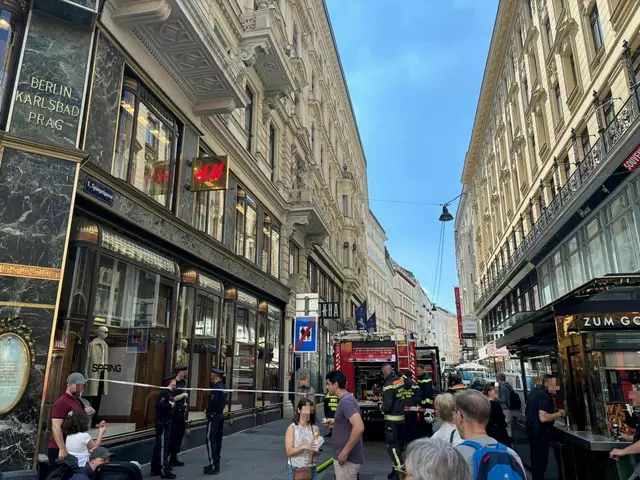 Die Polizei hat die Spiegelgasse am Dienstag abgesperrt. | Foto: MeinBezirk Wien