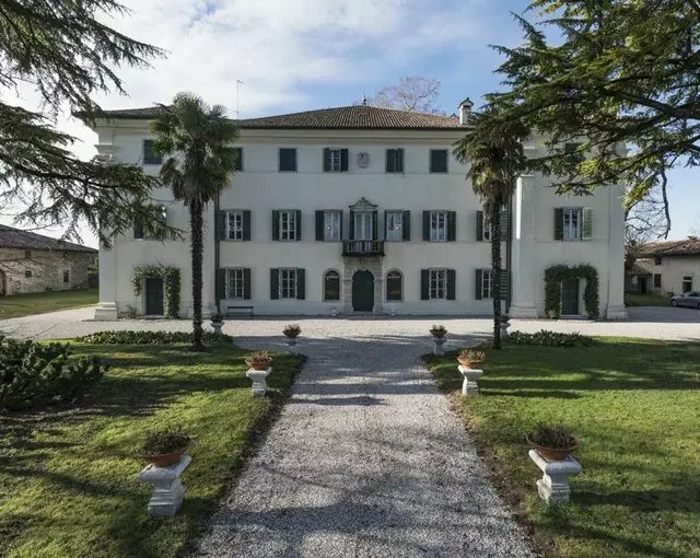 Kulturfahrt zu "Kunst der Meister": 1. Station: Villa Pace in Tapogliano!