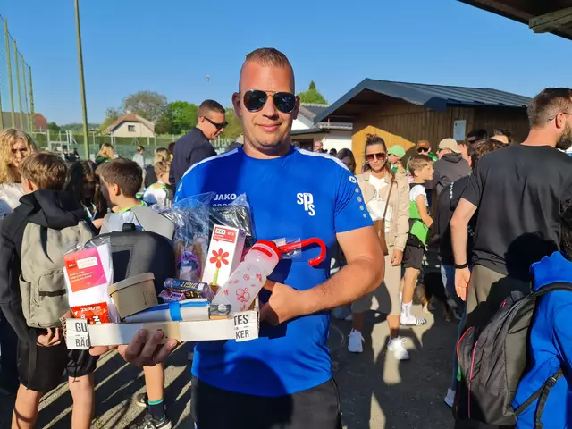 Thomas Bilik, Trainer bei der NSG St. Pölten Süd hatte ebenfalls Glück bei der Tombola.
 | Foto: Cornelia Strobl