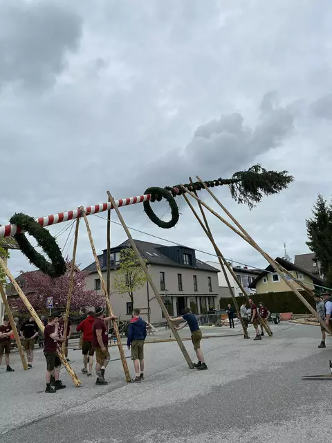 Maibaumaufstellen 2024 in Seekirchen. | Foto: Landjugend Seekirchen