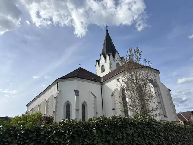 Pfarrkirche Saxen. Die vermutlich erste Erwähnung des Allerheiligenstriezels geht auf einen Eintrag eines Saxner Pfarrers im 17. Jahrhundert zurück. | Foto: Meinbezirk Perg/Köck