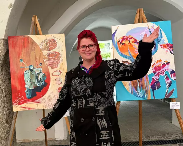 Die Schladminger Künstlerin Marlene Schaumberger fühlte sich wohl in Tirol und begeisterte mit ihren Kunstwerken das Publikum. | Foto: VKA (Verein Kitzbühel Aktiv)