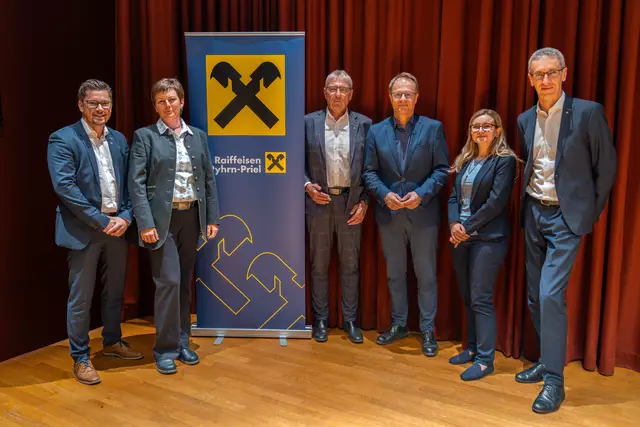 Vorstandsvorsitzender Martin Pichler, Aufsichtsratsvorsitzende Regina Reiter, Vorstandsdirektor Klaus Schmaranzer, Prof. Markus Hengstschläger, Verbandsrevisorin Katharina Kern und Vorstandsmitglied Walter Aigner (von links) | Foto: Wilfing