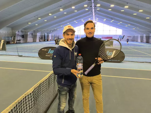 (V. l.:) Der Marketingleiter der taf-tennis academy in Thalheim, Thomas Diensthuber, gemeinsam mit dem Geschäftsführer Patrick Moser des Sponsorpartners Frankenmarkter. | Foto: taf-tennis academy