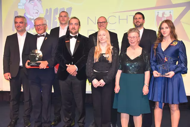 Die Sieger des Nacht des Sports mit Landesrat Heinrich Dorner: Richard Schuh, Edi Patekar, Valentin Bontus, Charlize Mörz, Sebastian Käferle, Barbara Leitgeb, Horst Leitner und Tamara Lehner. | Foto: Michael Strini