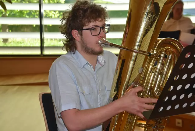 Mit dabei in Grein Daniel Lumetsberger aus Waldhausen auf der Tuba.  | Foto: Robert Zinterhof