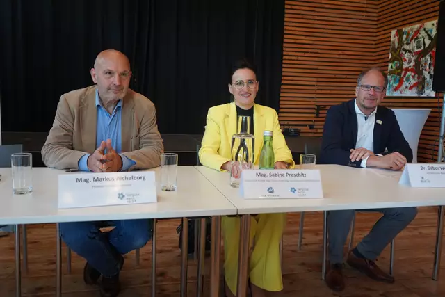 Burgenland führend bei Bereitschaft zur Ersatzerbschaft: Mag. Markus Aichelburg, Leiter der Initiative Vergissmeinnicht, Notarin Mag. Sabine Preschitz aus Neusiedl und Dr. Gábor Wichmann, Geschäftsführer Birdlife Österreich | Foto: Andrea Glatzer