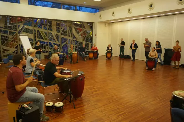 Ab 10. Mai startet das neue Workshop-Format „Salsa! Cubanísimo!“ im Schloss Puchberg bei dem den Teilnehmern die vibrierende Energie Kubas vermittelt werden soll.