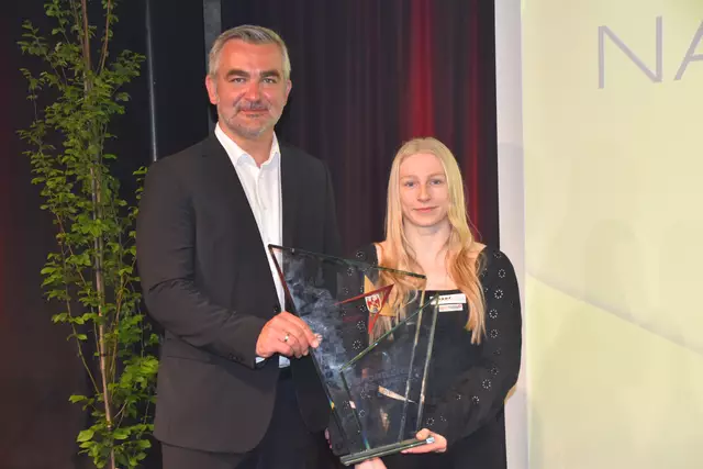 Heinrich Dorner mit "Sportlerin des Jahres" Charlize Mörz | Foto: Michael Strini