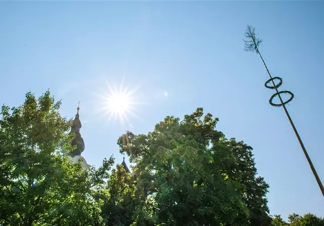 Maibaumaufstellen in Altenmarkt. | Foto: tourism.altenmarkt-zauchensee.at