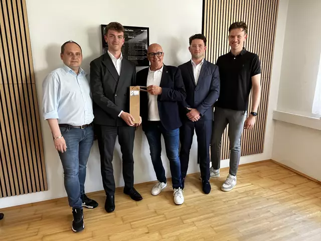 Betriebsbesuch: Stadtrat Mario Raba, Geschäftsführer Tobias Amtmann, Bürgermeister Georg Rosner, Geschäftsführer Jakob Kockert und Projektmanager Niko Gamauf | Foto: Stadtgemeinde Oberwart