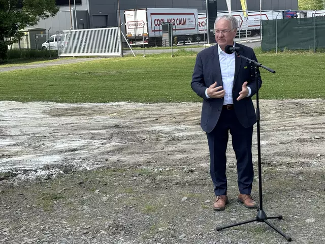 Bürgermeister Josef Ober betonte, welch hohen Stellenwert die Kaserne für Feldbach hat.  | Foto: MeinBezirk 