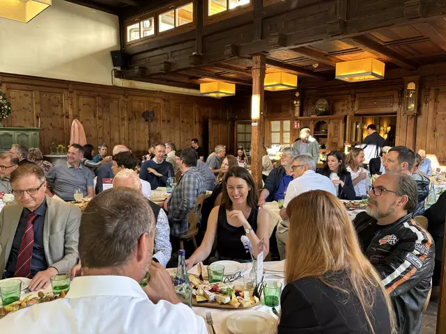 Der Auftaktabend des „Tourismusforum on Tour“ im Landgasthof Bogner war gut besucht – zahlreiche Gäste nutzten die Gelegenheit zum offenen Austausch mit Politik und Tourismus-Experten. | Foto: MeinBezirk/Rebeiz