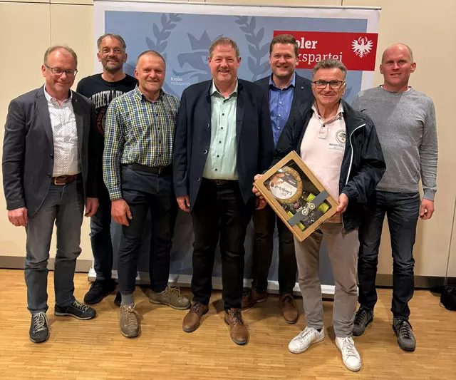 Von links nach rechts: LAbg. Martin Mayerl, Erik Engl, GPO-Stv. Günther Blaßnig, GPO Bgm. Markus Tönig, BPO BR Markus Stotter, Altbgm. Franz Hopfgartner und GPO-Stv. Vbgm. Fabian Veider. | Foto: Tiroler Volkspartei