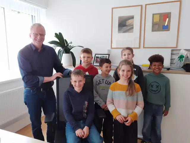 Freinbergs Bürgermeister Christian Graf empfing die Volksschüler in seinem Büro. | Foto: Christina Endl