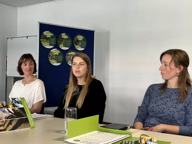 Biologin Kerstin Friesenbichler gab wertvolle Einblicke in die verschiedenen Vorhaben | Foto: MeinBezirk