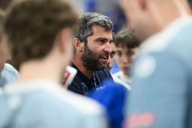 Trotz des bitteren Saisonendes kann Trainer Benjamin Teras stolz auf seine Mannschaft sein. | Foto: GEPA pictures/Daniela Moser