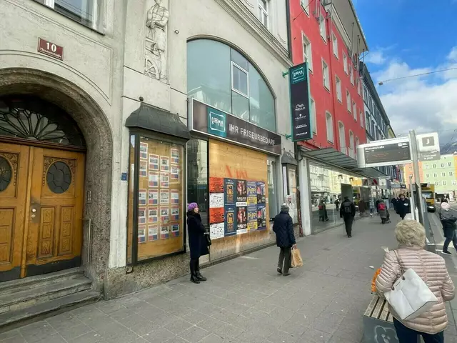 Schließungen, Leerstände und Schulden, das kritisiert Das Neue Innsbruck zum Amtsjubiläum der Stadtregierung. | Foto: MeinBezirk
