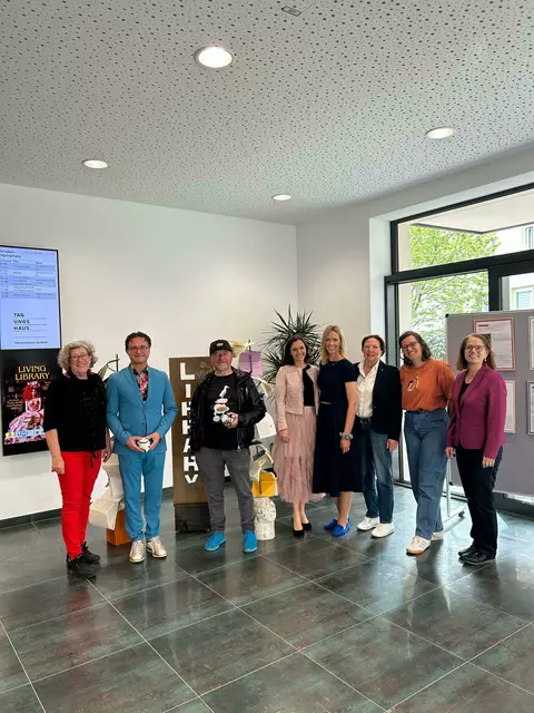 Im Rahmen der Freiwilligenwoche lud die Bücherei in Wörgl zur Living Library, wo "lebende Bücher" ihre Geschichten erzählten. | Foto: Freiwilligenzentrum Kitzbüheler Alpen