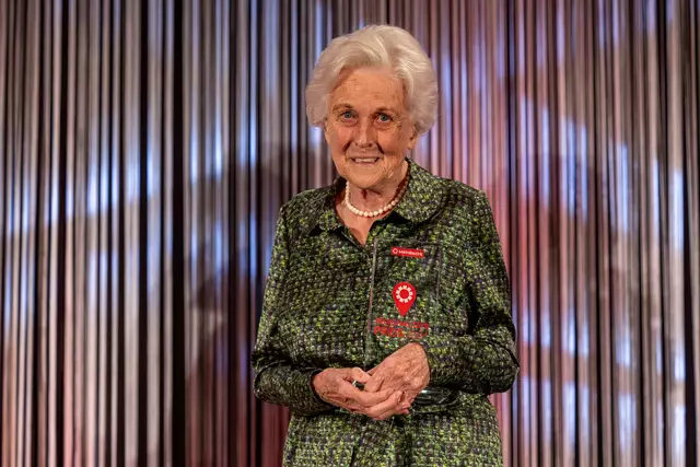 Die 90-jährige Anneliese Ratzenböck, Gattin von Alt-Landeshauptmann Josef Ratzenböck, schilderte für MeinBezirk Oberösterreich ihre Erinnerung an die Zeit nach Kriegsende. Im Jahr 2024 hatte sie die MeinBezirk-Auszeichnung "Oberösterreicherin von Herzen" im Rahmen des Regionalitätspreises für ihr soziales und kulturelles Engagement erhalten. | Foto: MeinBezirk/Pils