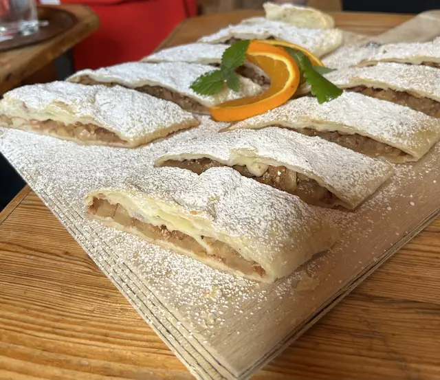 Omas veganer Apfelstrudel vom Buchsteinhaus. | Foto: Nathalie Polz