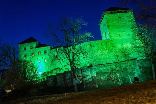 Die Walpurgisnacht ist mehr als nur ein Spektakel – sie ist ein Fest des Neuanfangs, bei dem Altes im Feuer vergeht und das neue Leben der Natur mit Leidenschaft begrüßt wird. | Foto: Burgverein Kaprun