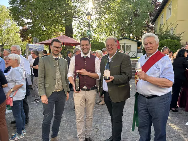 Landesrat Sebastian Schuschnig, Obmann Rupert Ofer, Bürgermeister Martin Treffner und Diakon Wolfgang Putzinger (v.l.) | Foto: Mein Bezirk