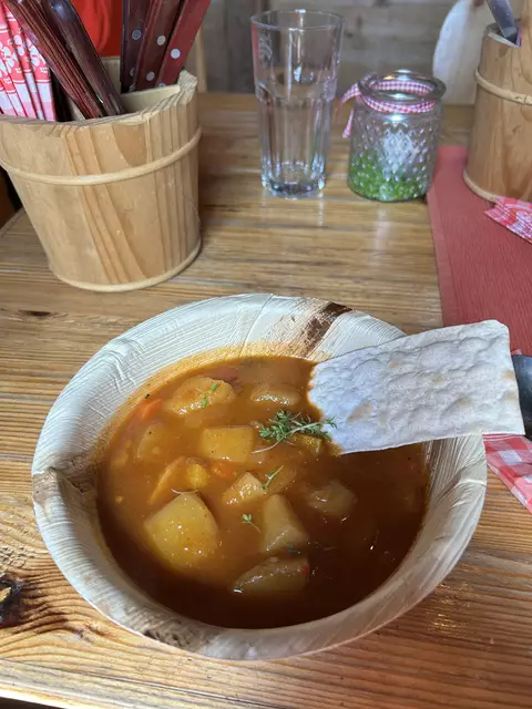 Gulasch von Kürbis und Kartoffel vom Buchsteinhaus. | Foto: Nathalie Polz