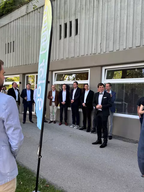 Matthias Nadrag, enixi, feierte am 28. April zusammen mit den Gästen die Eröffnung in Villach an der Draupromenade. | Foto: MeinBezirk.at