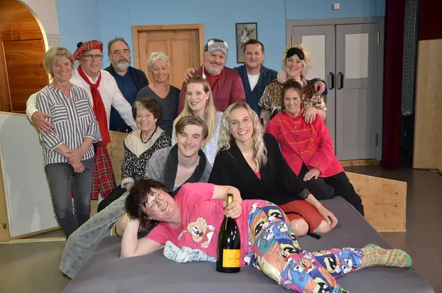 Das Ensemble der Heimatbühne Gaishorn brachte das Stück "Kein Platz für Liebe" zur Aufführung. | Foto: Heimatbühne Gaishorn