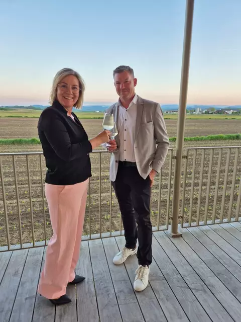 Auf eine gemeinsame Zukunft in der Gabersdorfer Gemeindestube: Bürgermeisterin Karin Stromberger und Vizebürgermeister Wolfgang Prugmaier | Foto: HK