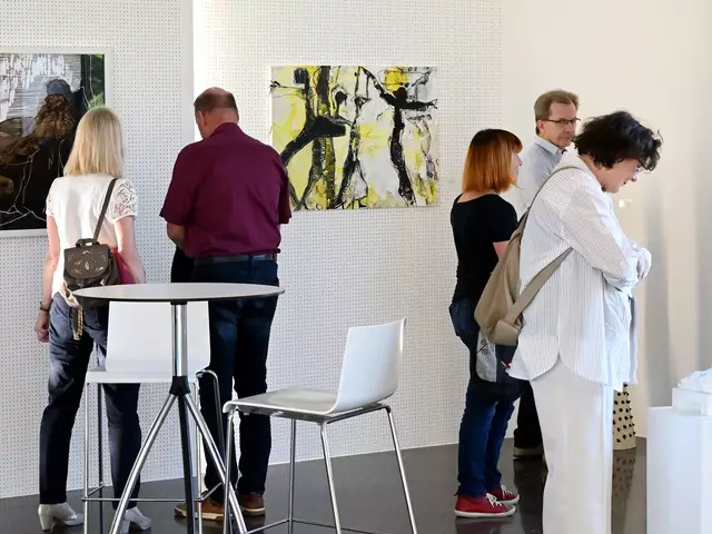 Die Ausstellungen in der Raiffeisenbank erfreuen sich immer großer Beliebtheit. | Foto: Hannes Dorfer