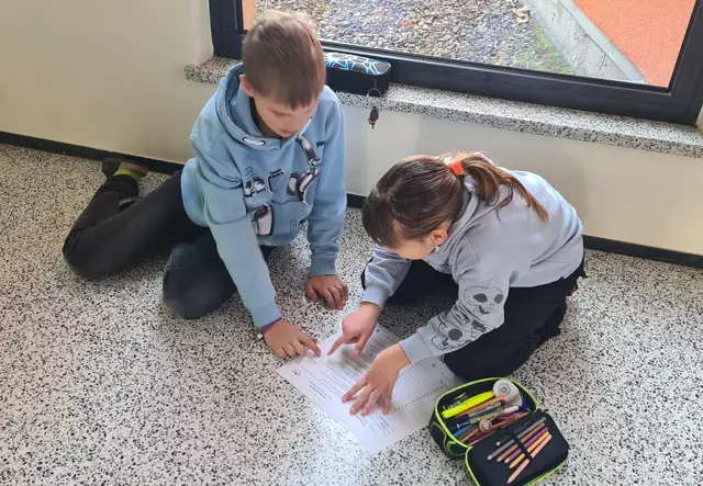 Auch das ist Begabtenförderung an der Mittelschule Deutschlandsberg: Gemeinsames Tüfteln beim "Mathe Mix Doppel" | Foto: MS Deutschlandsberg