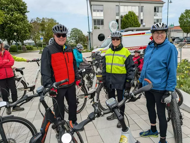 Leopold Ott, Erich Hell, Helmut Weiss bei der Rast in Tulln | Foto: Senioren Asperhofen