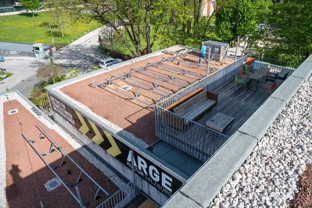 Bis zu 30.000 Kilowattstunden Strom können zukünftig pro Jahr durch die Photovoltaikanlage erzeugt werden. | Foto: Stadt Salzburg/Alexander Killer